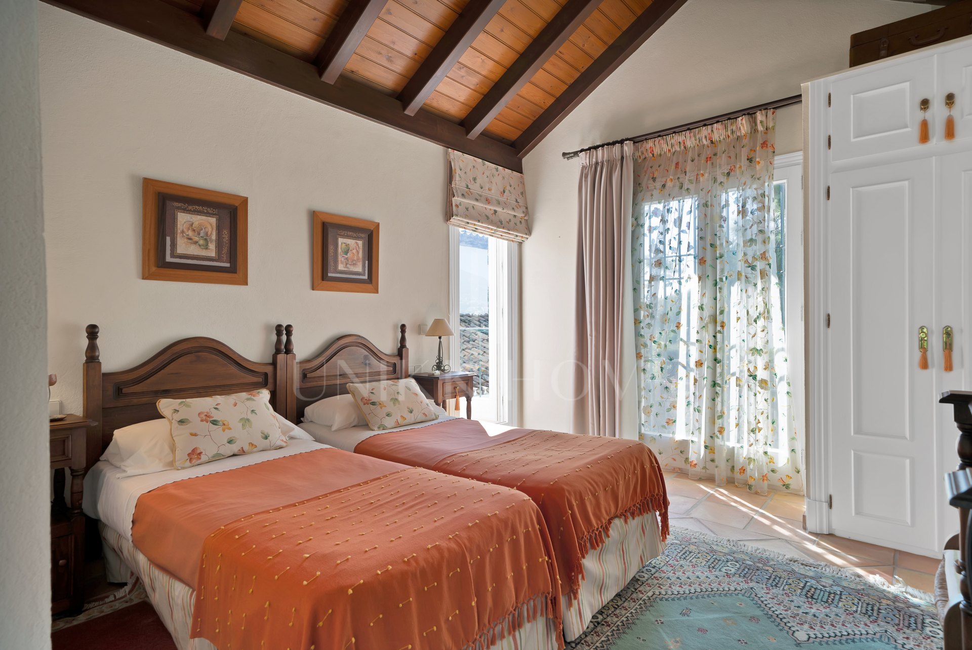 New to the market, Exclusivity: Detached Villa for Sale in Nueva Andalucía, Marbella – Prime Location with Sea Views