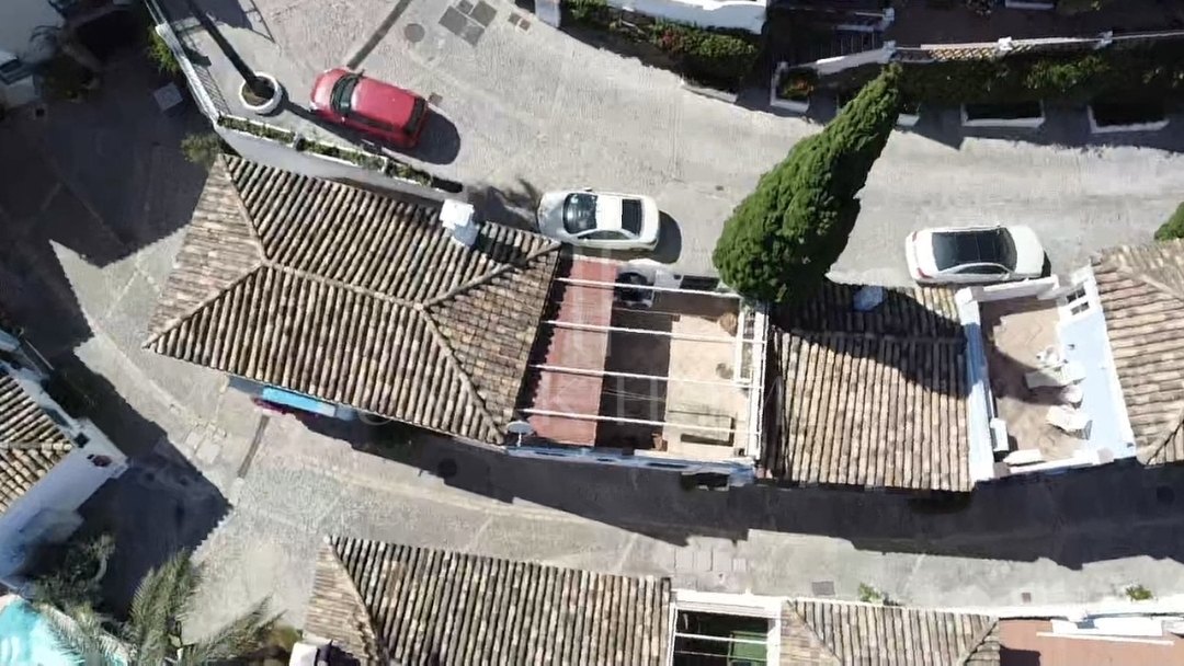 Charming Townhouse with Panoramic Sea Views in La Heredia, Benahavís
