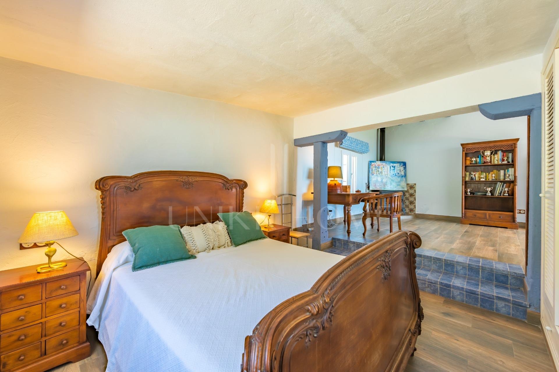 Farmhouse in the Strait Natural Park