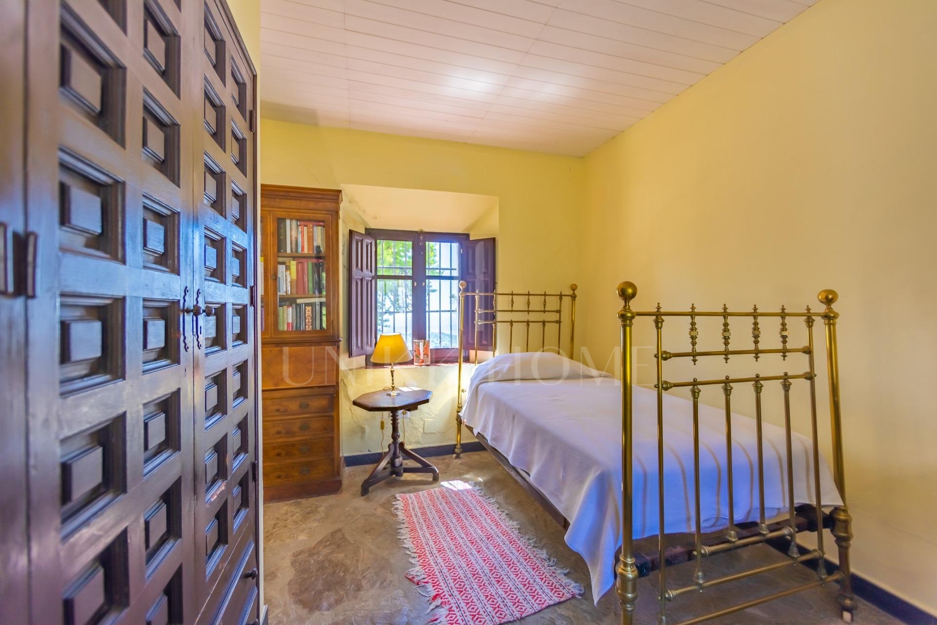 Farmhouse in the Strait Natural Park