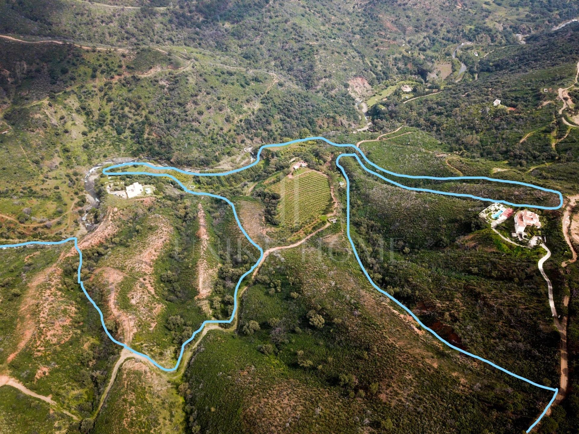 Exclusiva finca rústica en Estepona – 59 hectáreas de privacidad, naturaleza y alto potencial de inversión.