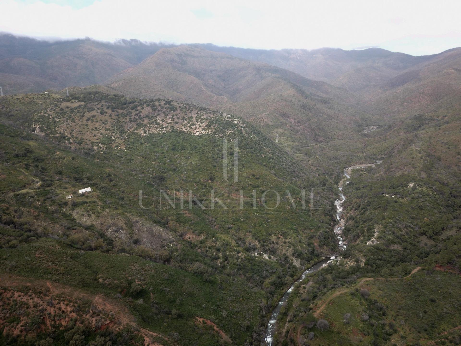 Exclusiva finca rústica en Estepona – 59 hectáreas de privacidad, naturaleza y alto potencial de inversión.