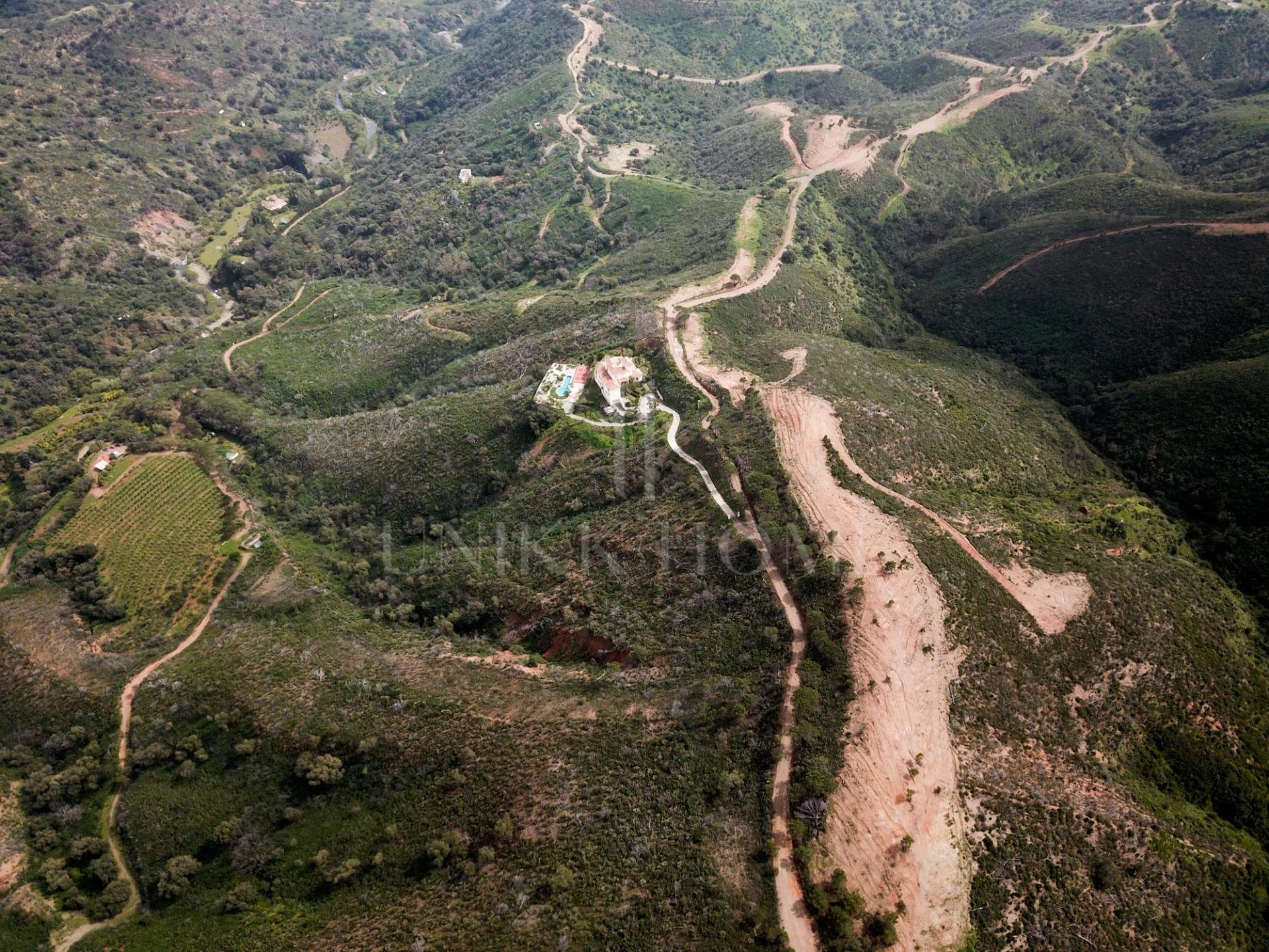 Exclusiva finca rústica en Estepona – 59 hectáreas de privacidad, naturaleza y alto potencial de inversión.