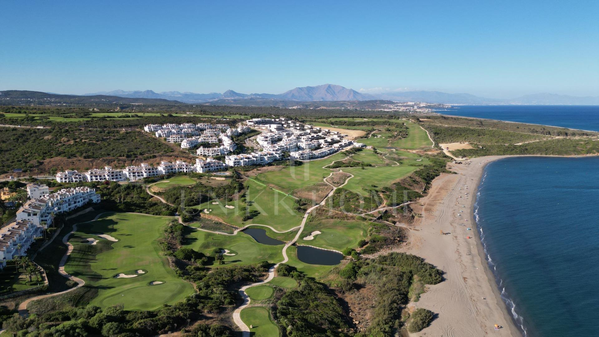 Villa en primera linea de La Alcaidesa impresionantes vistas se centran en el Faro de La Alcaidesa