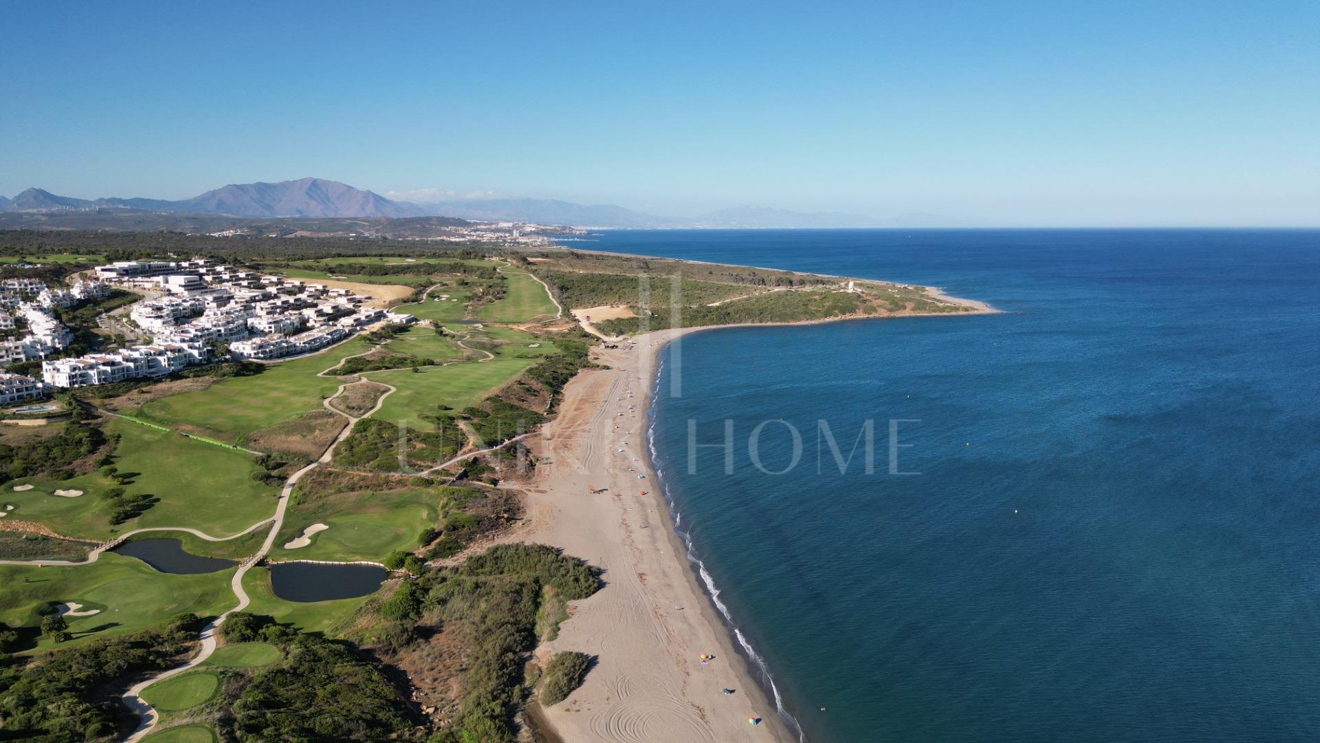 Villa en primera linea de La Alcaidesa impresionantes vistas se centran en el Faro de La Alcaidesa