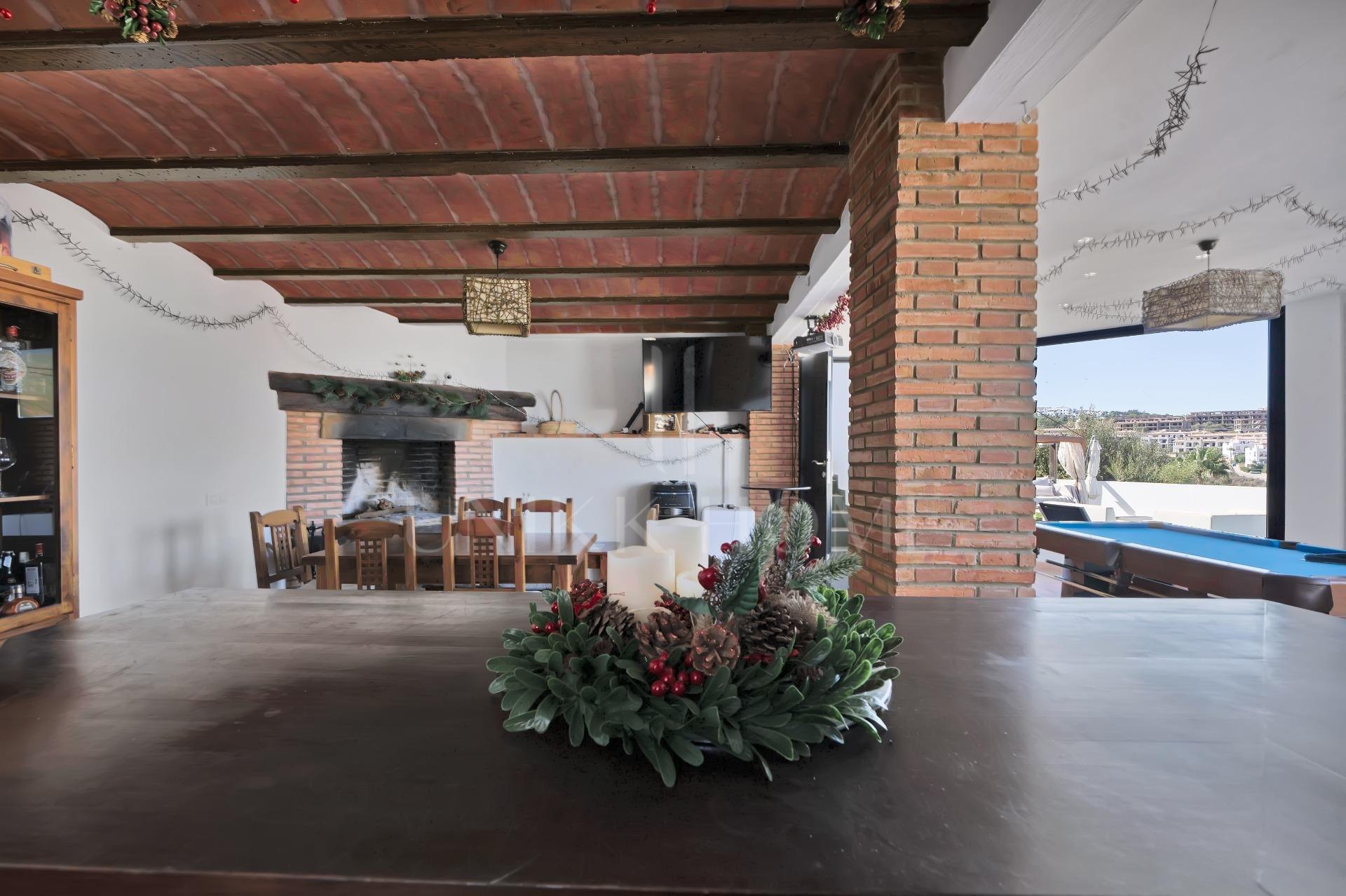 Villa en primera linea de La Alcaidesa impresionantes vistas se centran en el Faro de La Alcaidesa