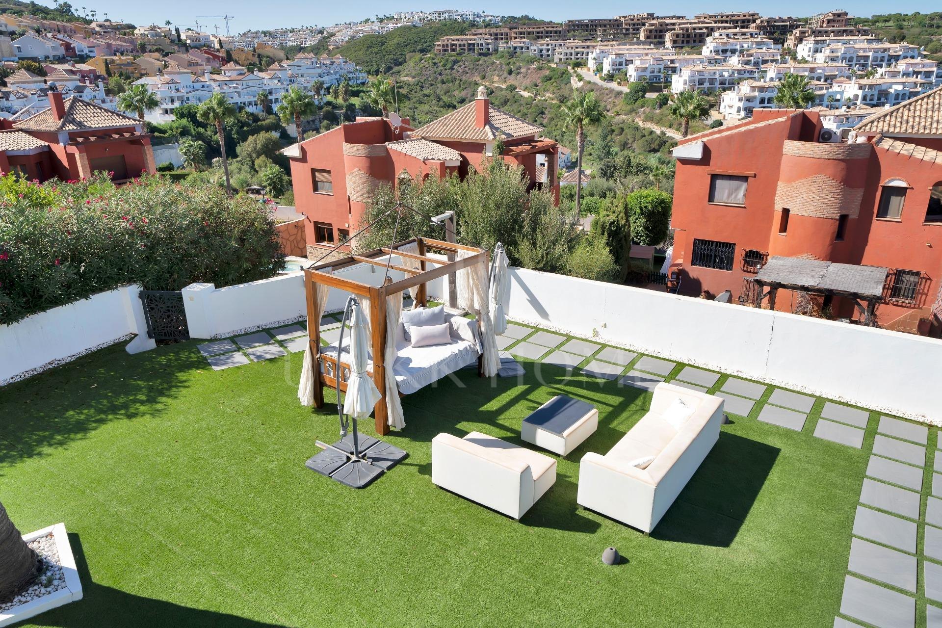 Villa en primera linea de La Alcaidesa impresionantes vistas se centran en el Faro de La Alcaidesa