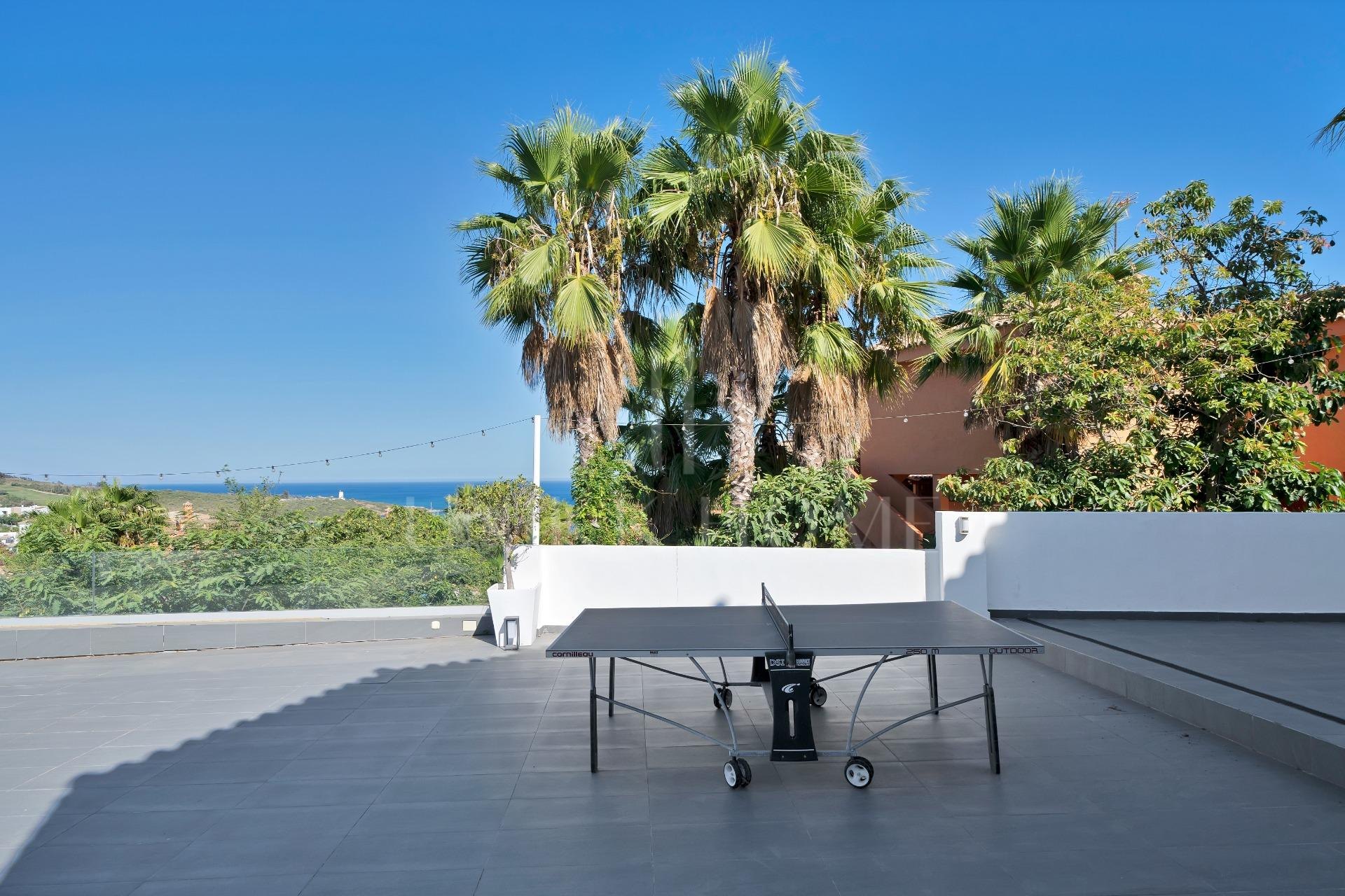 Villa en primera linea de La Alcaidesa impresionantes vistas se centran en el Faro de La Alcaidesa