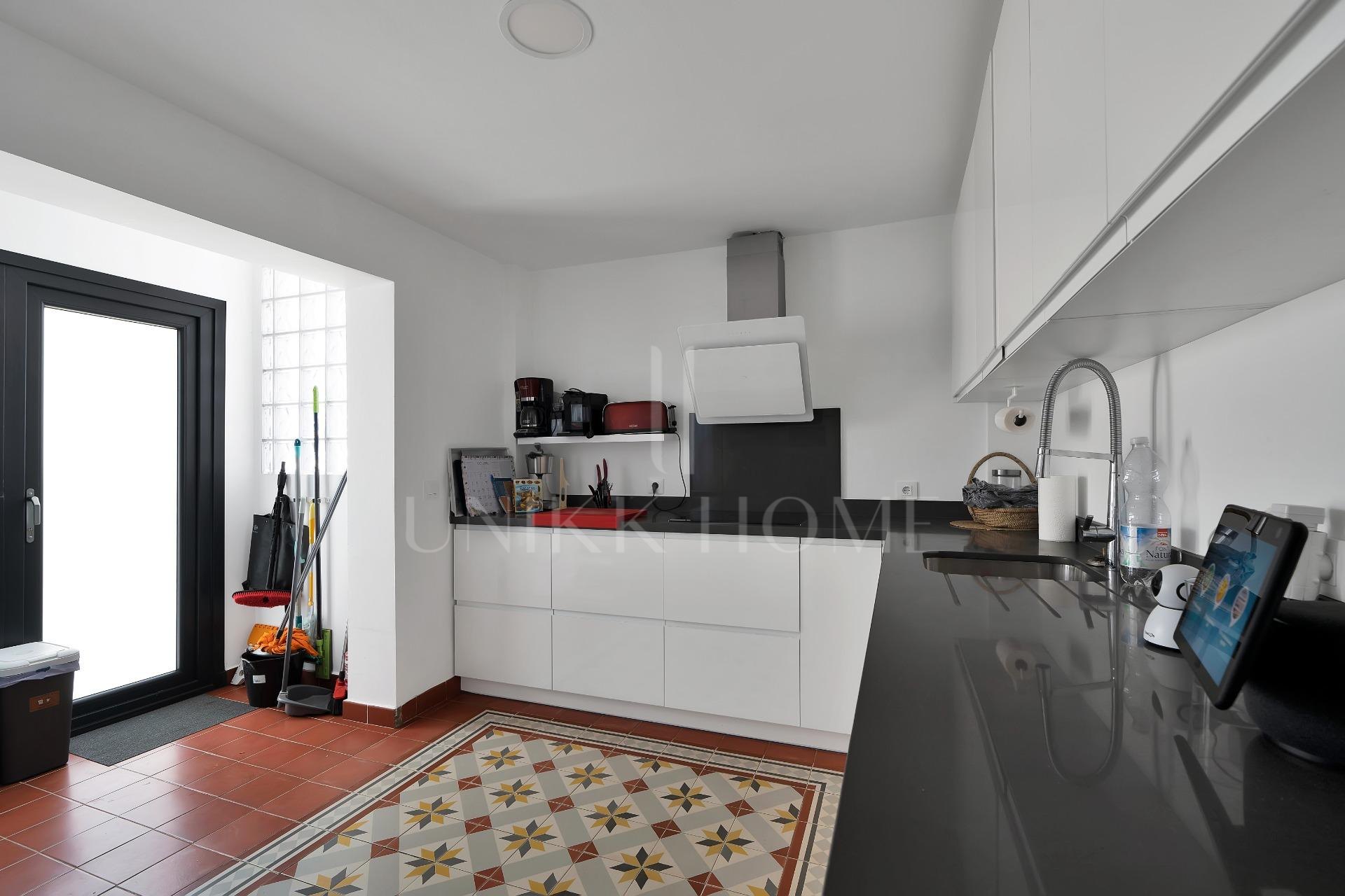 Villa en primera linea de La Alcaidesa impresionantes vistas se centran en el Faro de La Alcaidesa