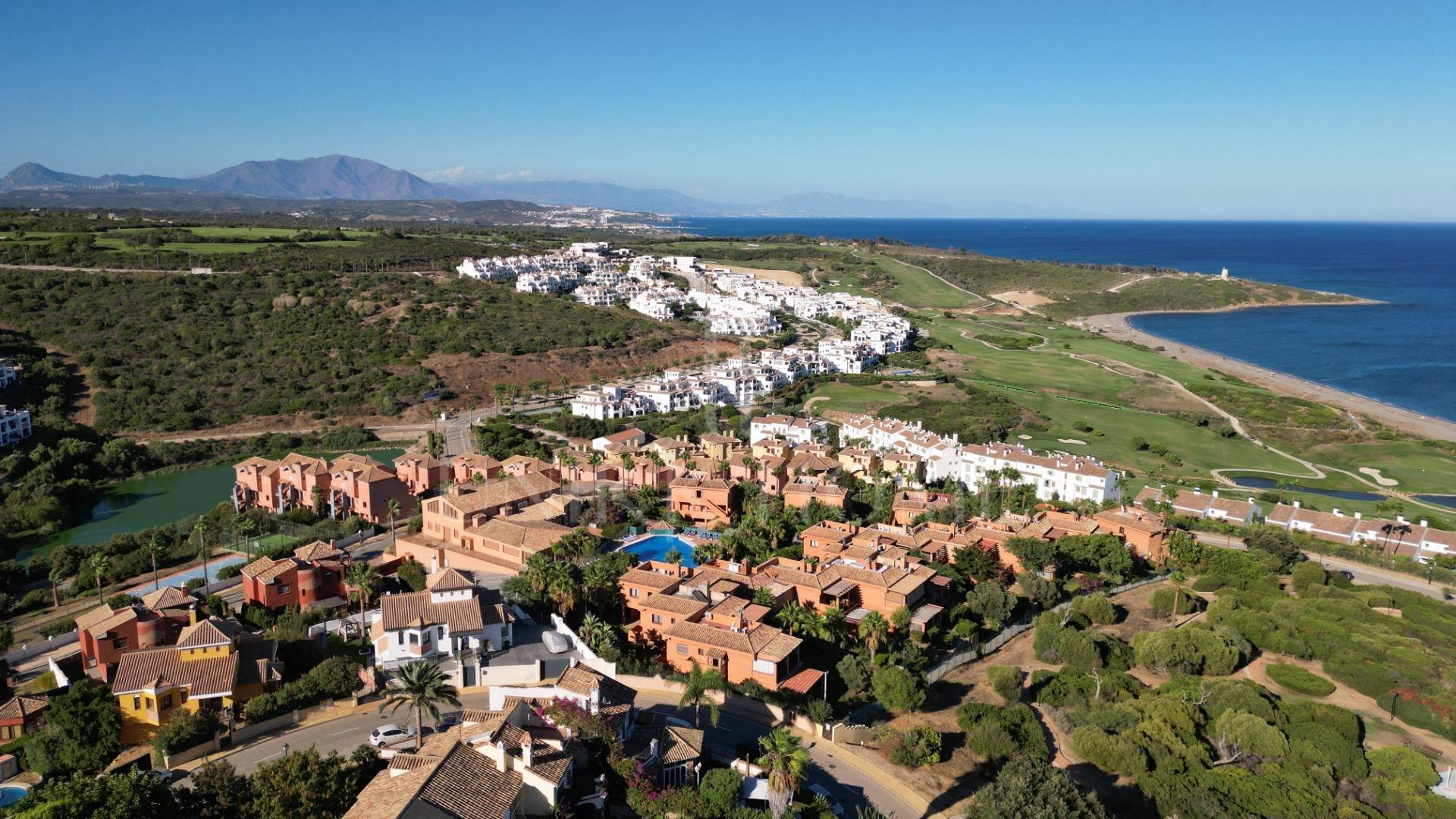 Villa en primera linea de La Alcaidesa impresionantes vistas se centran en el Faro de La Alcaidesa