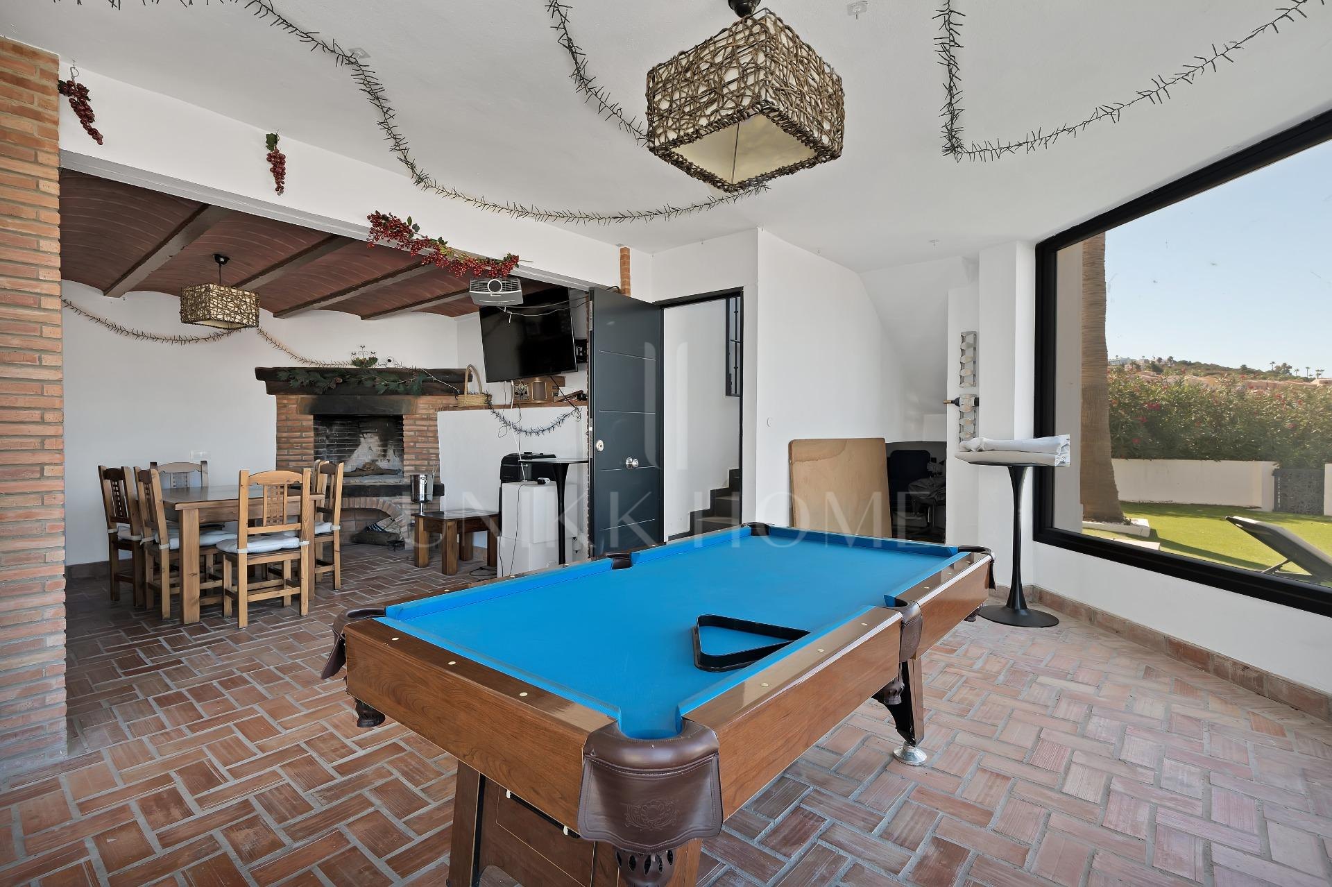 Villa en primera linea de La Alcaidesa impresionantes vistas se centran en el Faro de La Alcaidesa