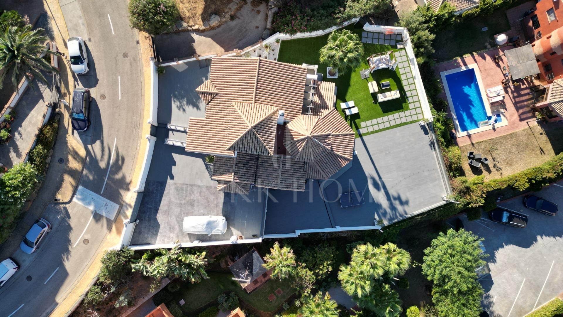 Villa en primera linea de La Alcaidesa impresionantes vistas se centran en el Faro de La Alcaidesa