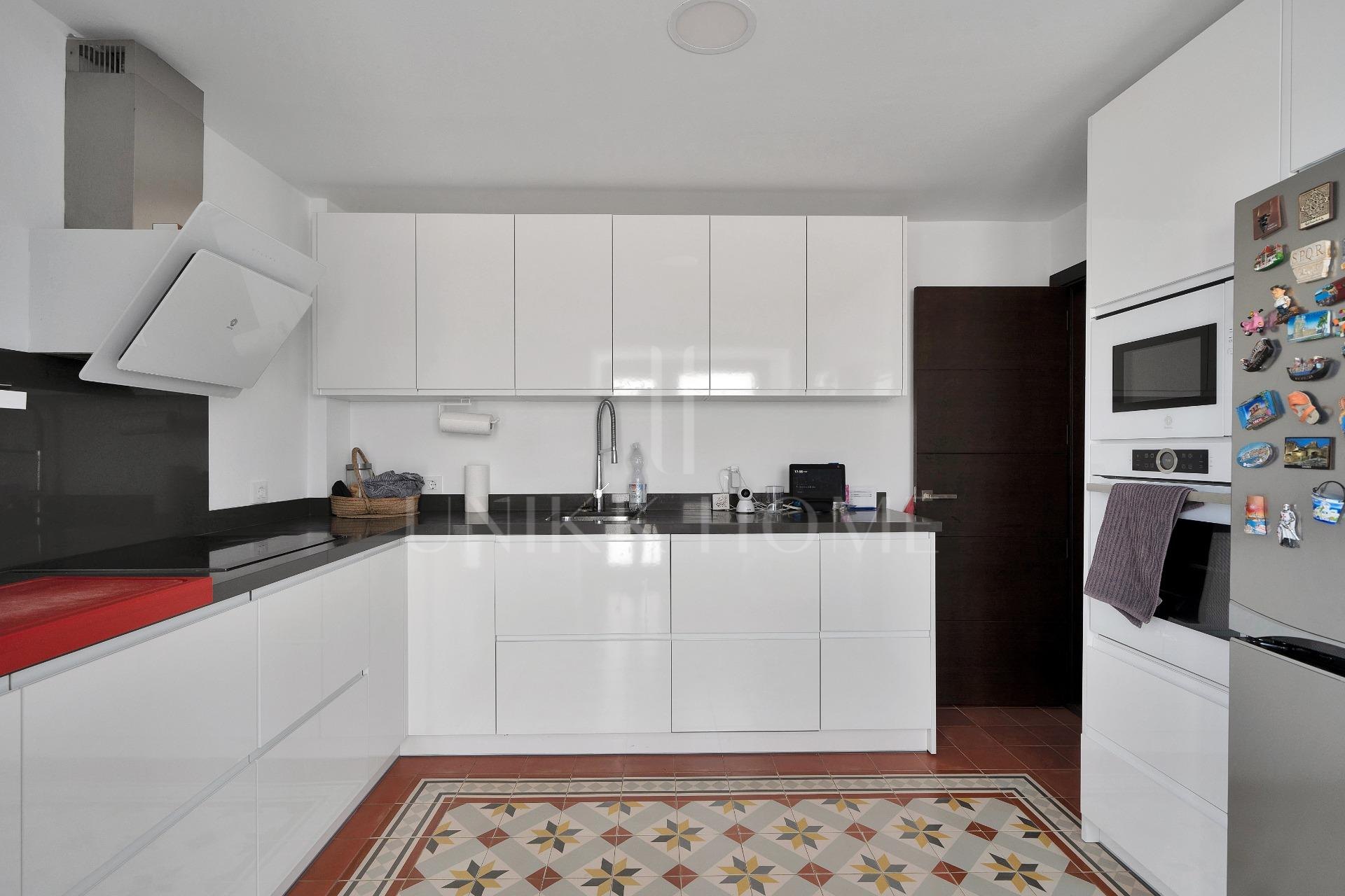 Villa en primera linea de La Alcaidesa impresionantes vistas se centran en el Faro de La Alcaidesa