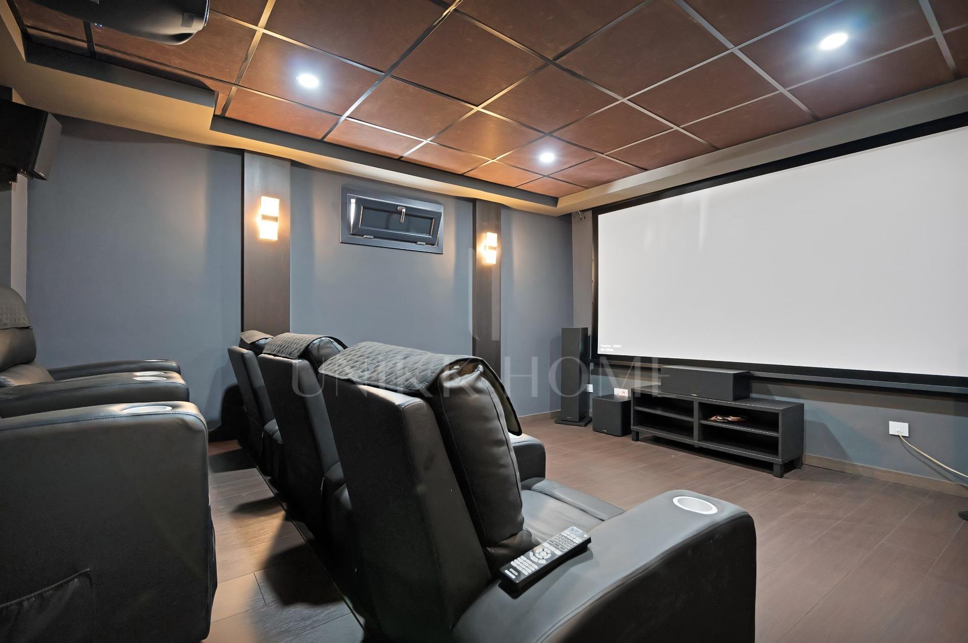 Villa en primera linea de La Alcaidesa impresionantes vistas se centran en el Faro de La Alcaidesa