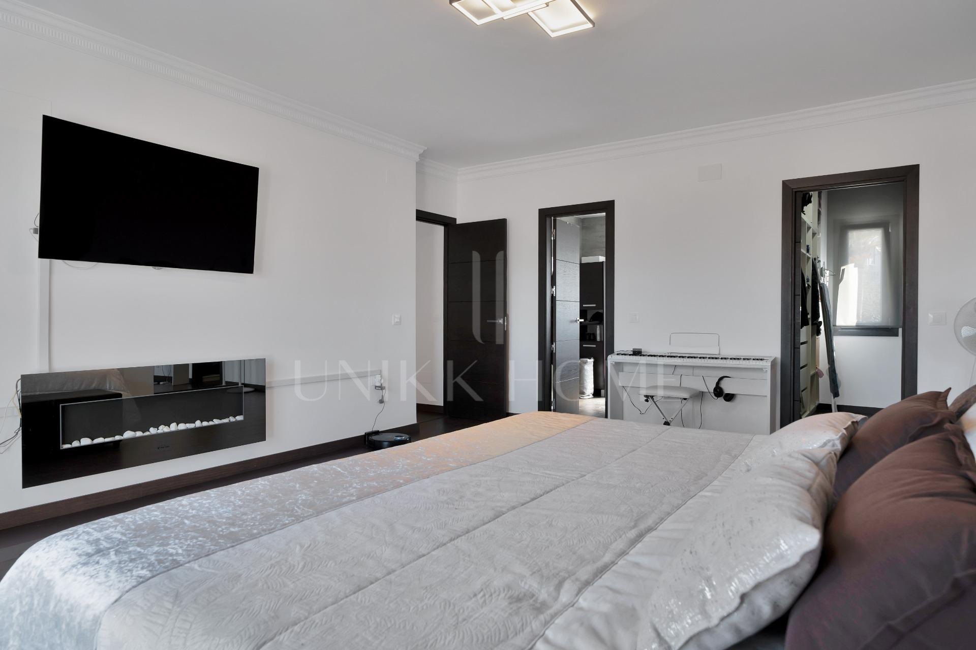 Villa en primera linea de La Alcaidesa impresionantes vistas se centran en el Faro de La Alcaidesa