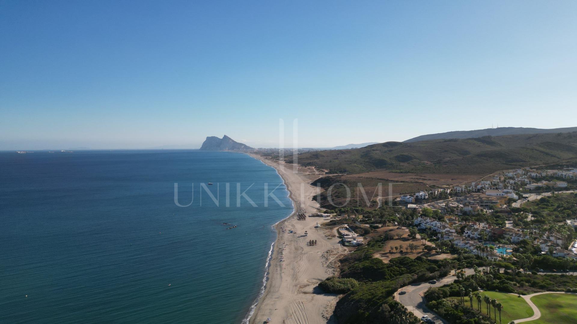 Villa en primera linea de La Alcaidesa impresionantes vistas se centran en el Faro de La Alcaidesa