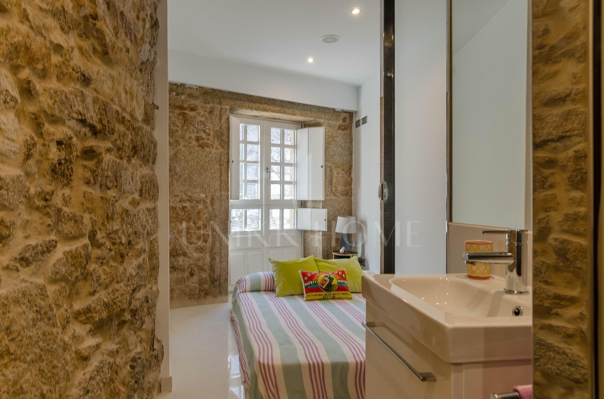 UNIQUE HOUSE IN THE OLD CITY