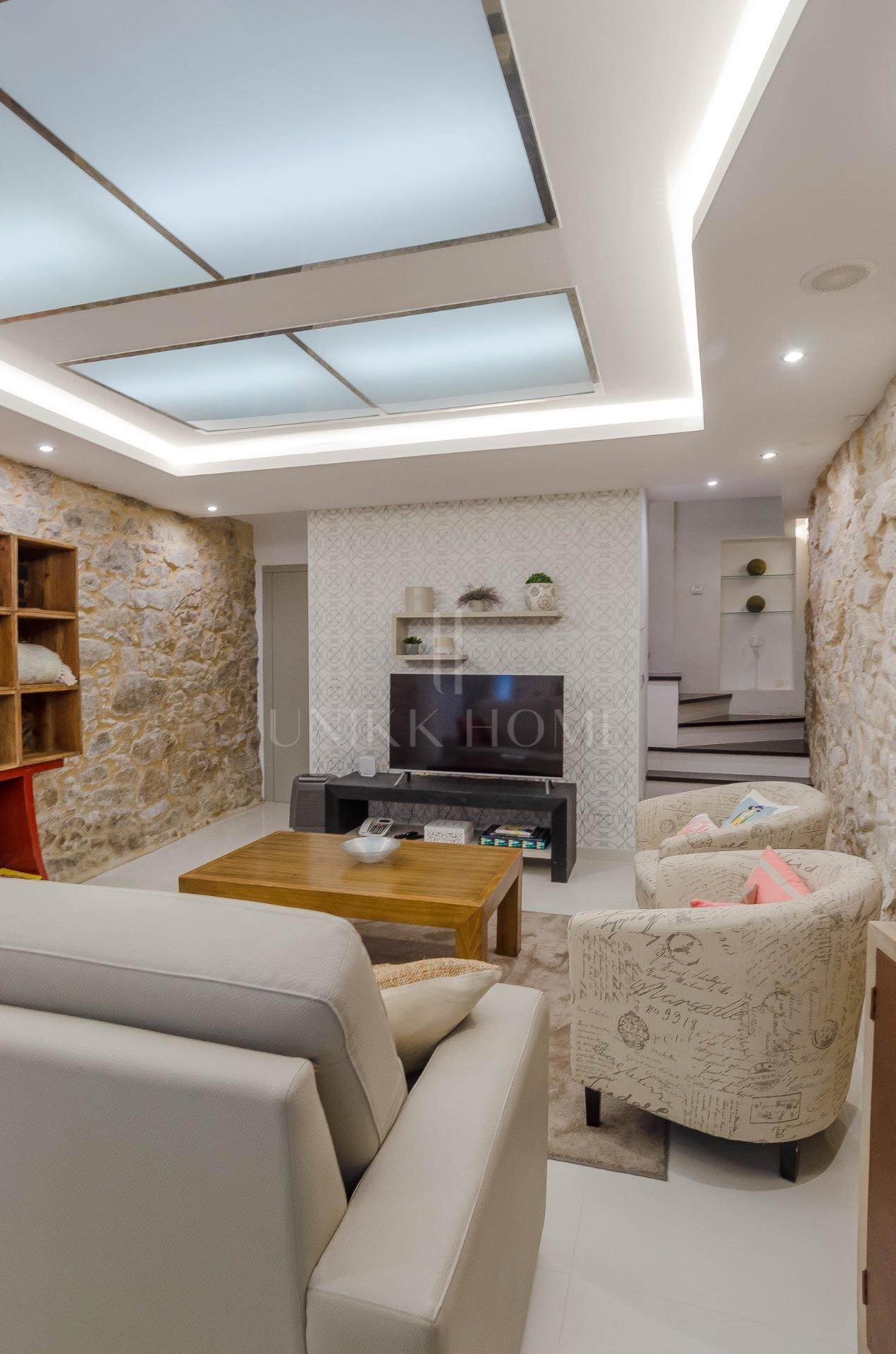 UNIQUE HOUSE IN THE OLD CITY