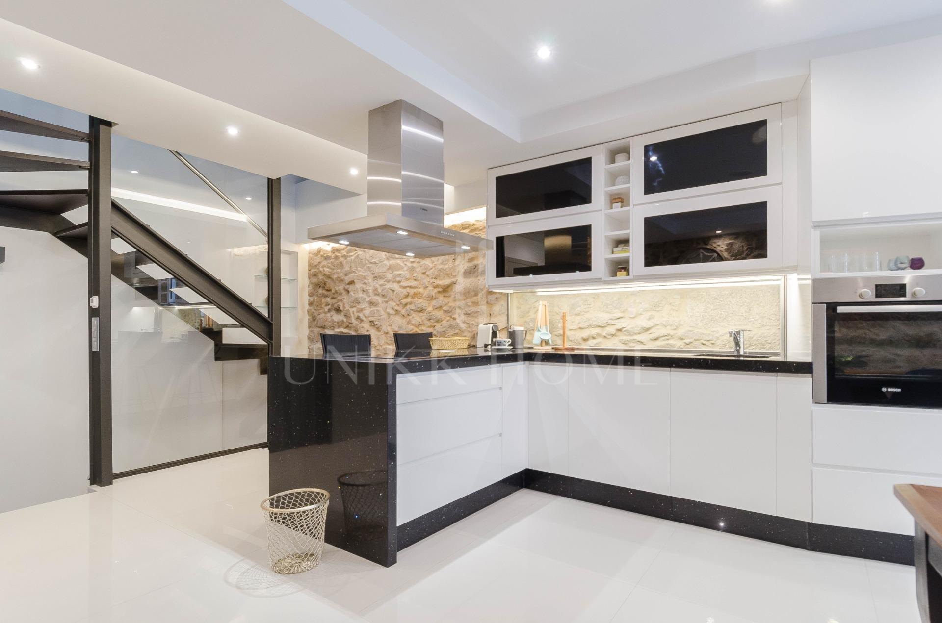 UNIQUE HOUSE IN THE OLD CITY