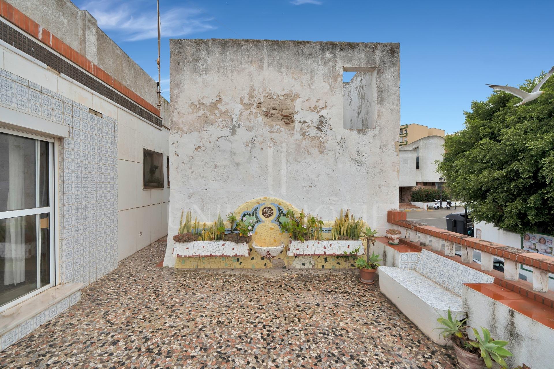 HOUSE IN THE HISTORIC CENTER OF TARIFA ON THE MEDIEVAL WALL.