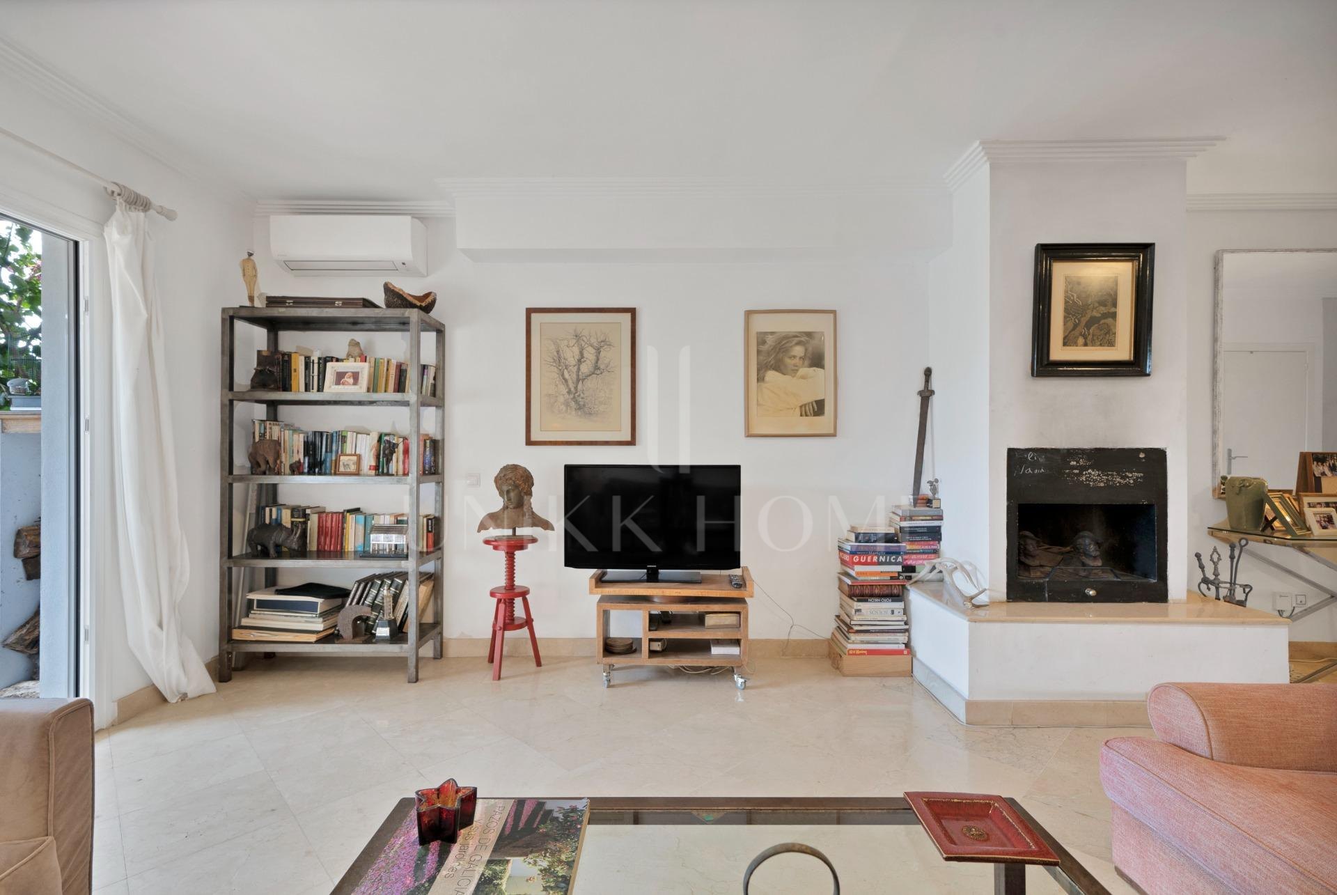 New on the Market! Semi-detached house in Nagüeles – 4 bedrooms, perfect for families. Ideal renovation project.