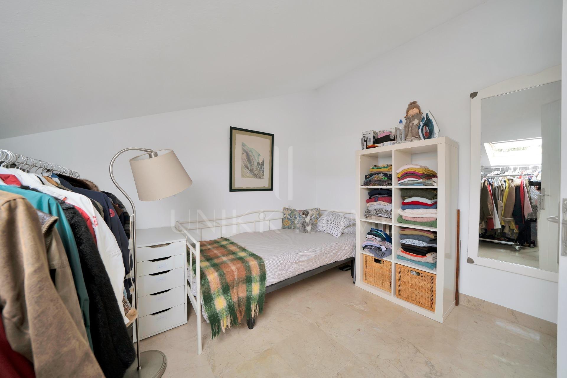 New on the Market! Semi-detached house in Nagüeles – 4 bedrooms, perfect for families. Ideal renovation project.