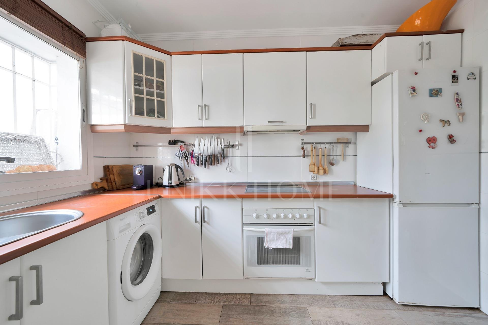 New on the Market! Semi-detached house in Nagüeles – 4 bedrooms, perfect for families. Ideal renovation project.