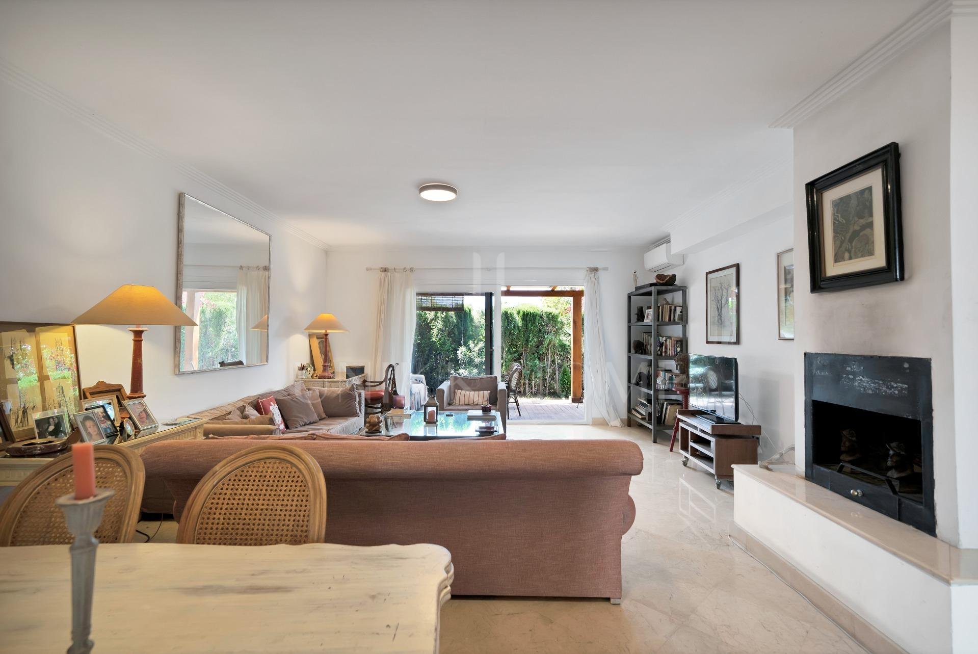 New on the Market! Semi-detached house in Nagüeles – 4 bedrooms, perfect for families. Ideal renovation project.