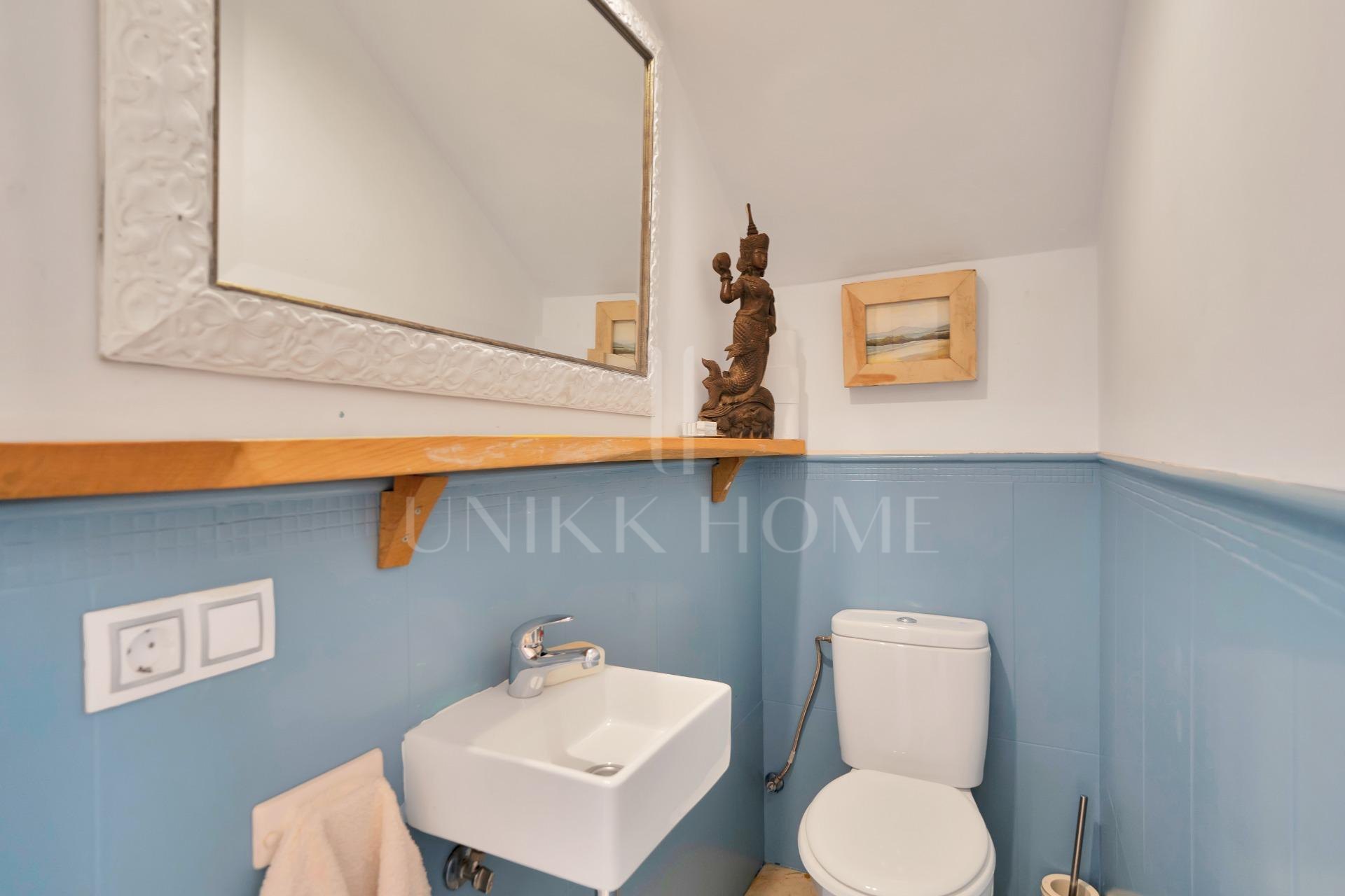 New on the Market! Semi-detached house in Nagüeles – 4 bedrooms, perfect for families. Ideal renovation project.