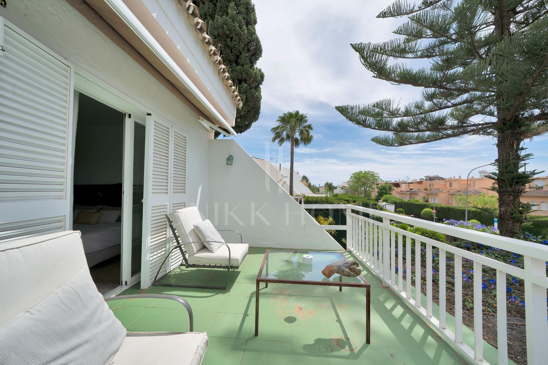 New on the Market! Semi-detached house in Nagüeles – 4 bedrooms, perfect for families. Ideal renovation project.