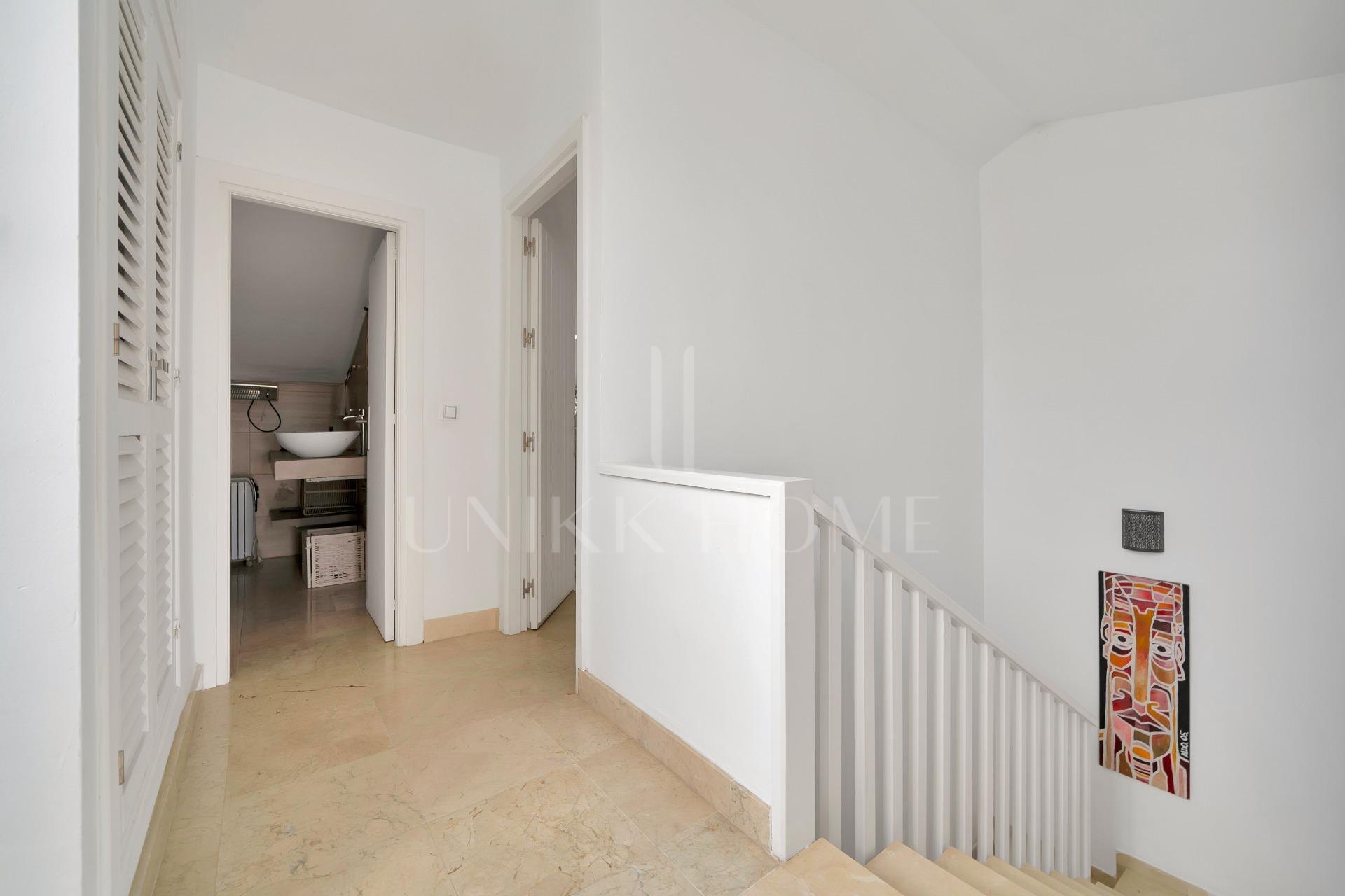 New on the Market! Semi-detached house in Nagüeles – 4 bedrooms, perfect for families. Ideal renovation project.