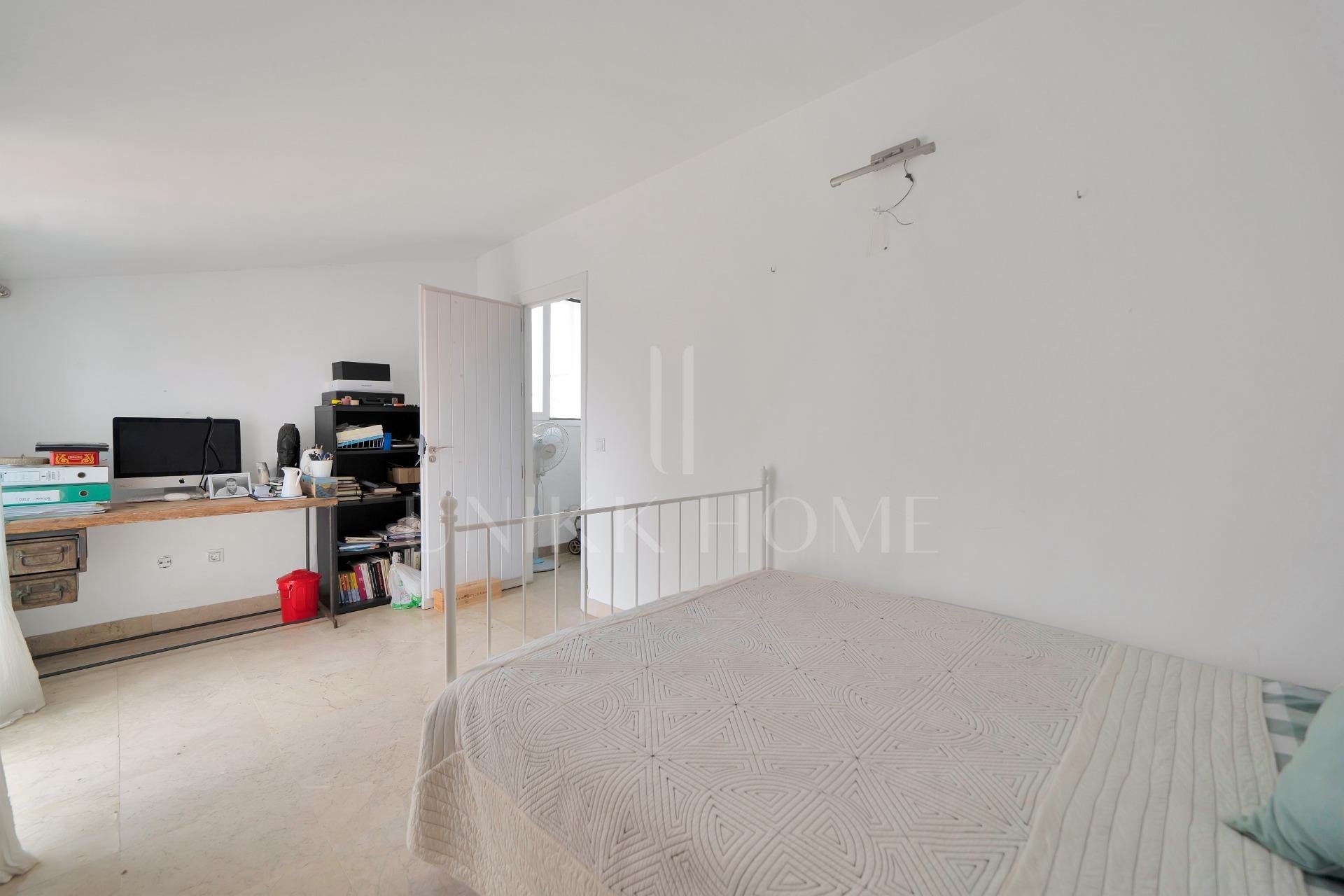 New on the Market! Semi-detached house in Nagüeles – 4 bedrooms, perfect for families. Ideal renovation project.