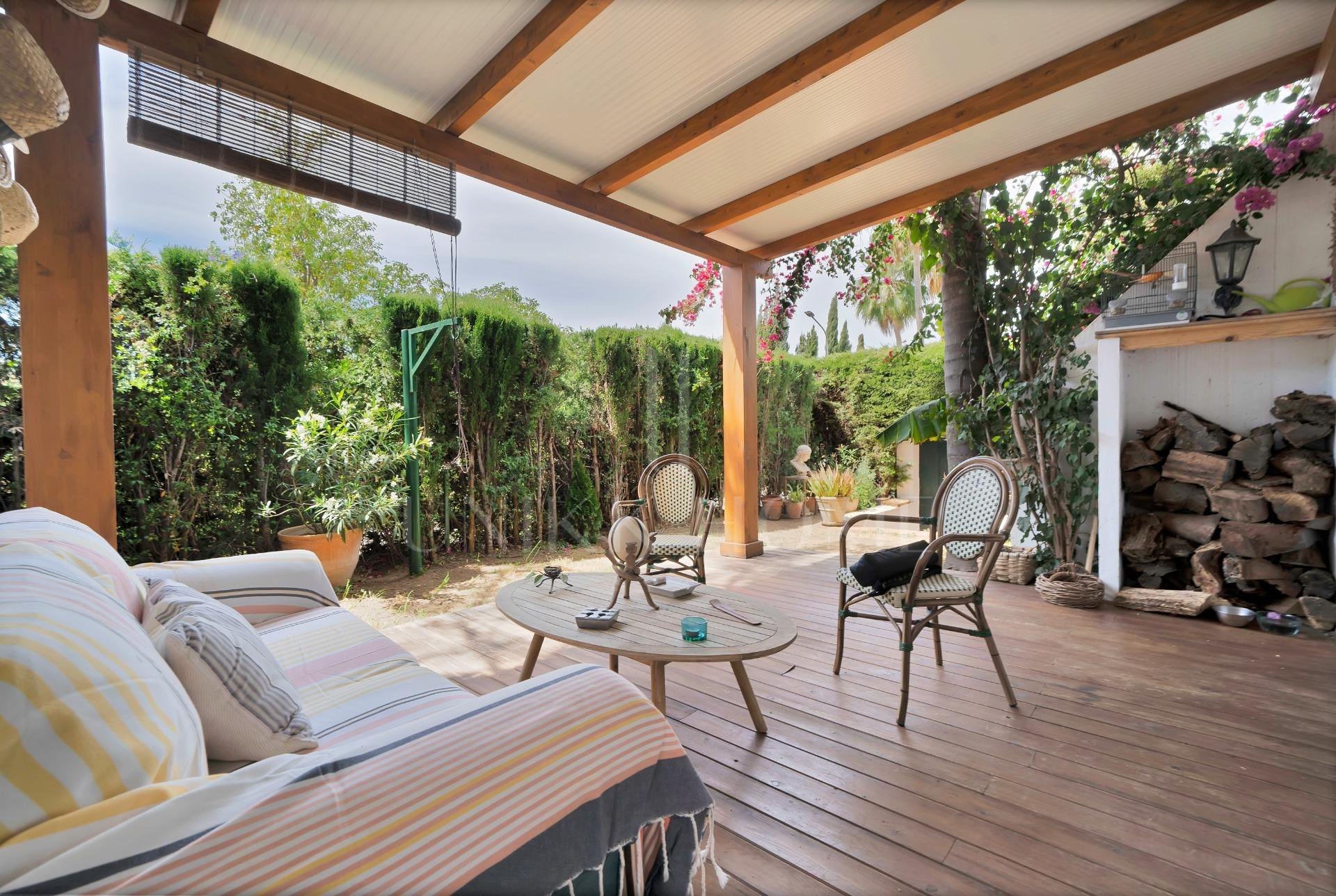 New on the Market! Semi-detached house in Nagüeles – 4 bedrooms, perfect for families. Ideal renovation project.