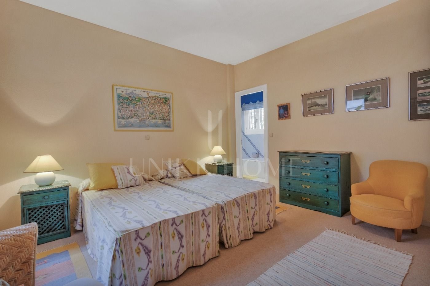 Oportunidad de Inversión, dos casas “hermanas” con gran jardín en Atalaya Golf, Estepona