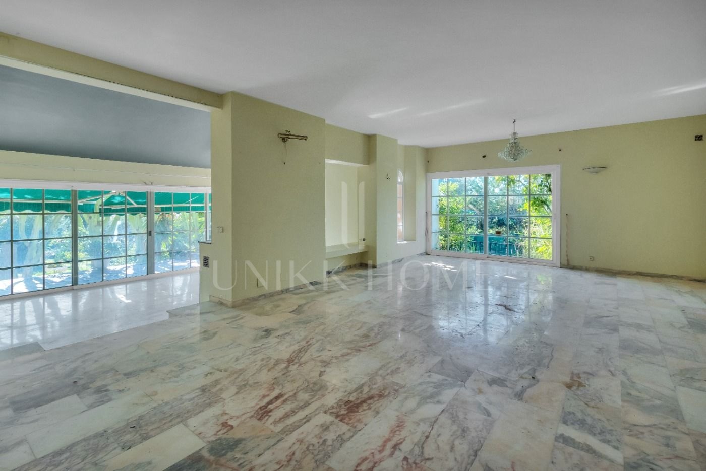 Oportunidad de Inversión, dos casas “hermanas” con gran jardín en Atalaya Golf, Estepona