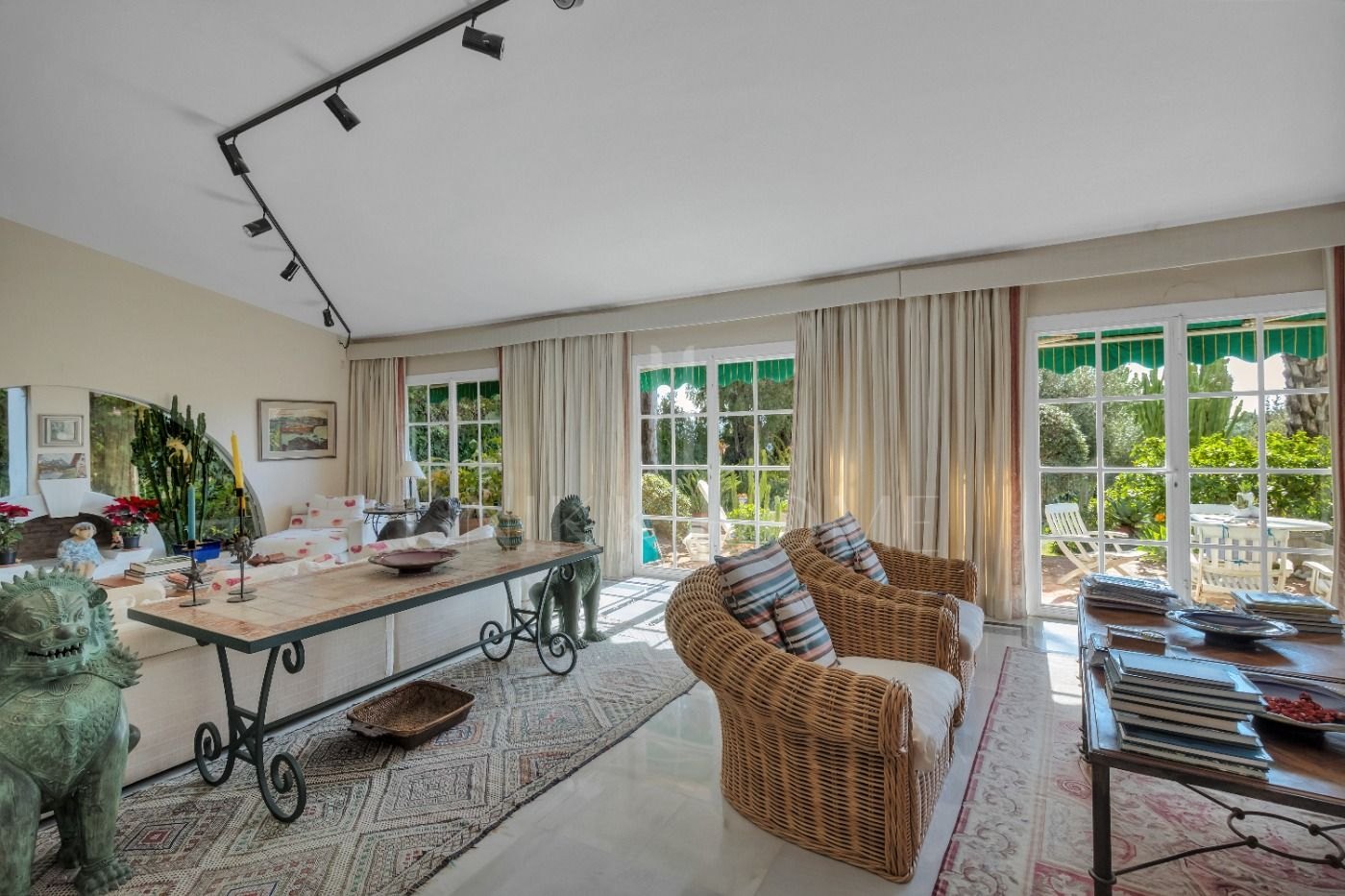 Oportunidad de Inversión, dos casas “hermanas” con gran jardín en Atalaya Golf, Estepona