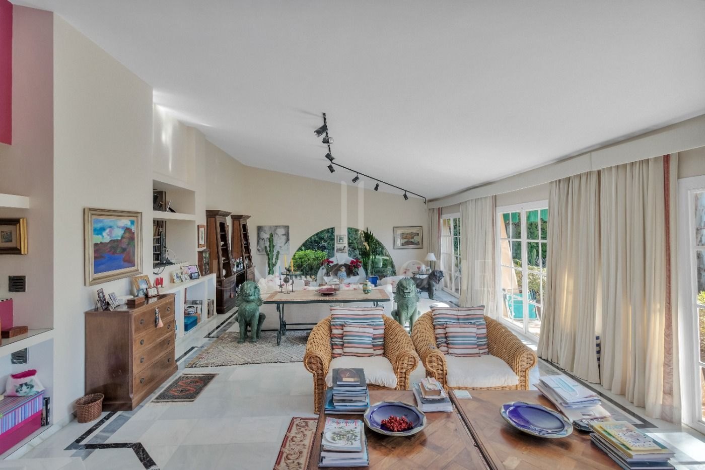 Oportunidad de Inversión, dos casas “hermanas” con gran jardín en Atalaya Golf, Estepona