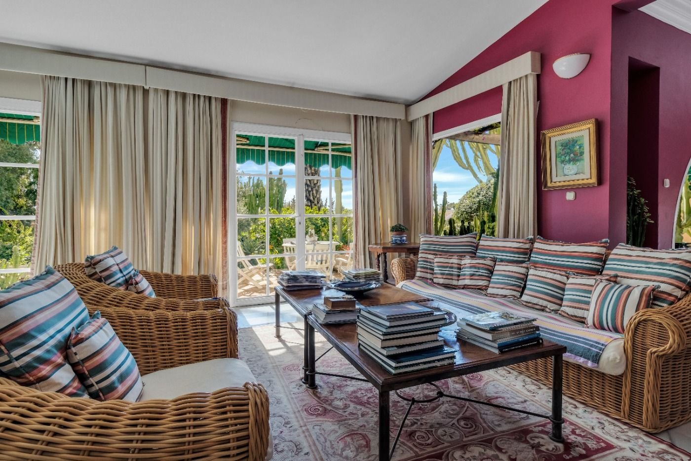 Oportunidad de Inversión, dos casas “hermanas” con gran jardín en Atalaya Golf, Estepona