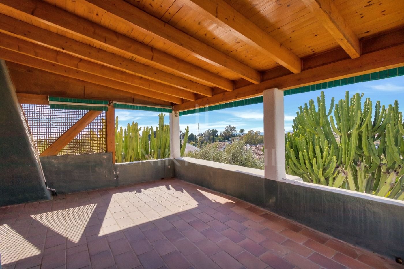 Oportunidad de Inversión, dos casas “hermanas” con gran jardín en Atalaya Golf, Estepona