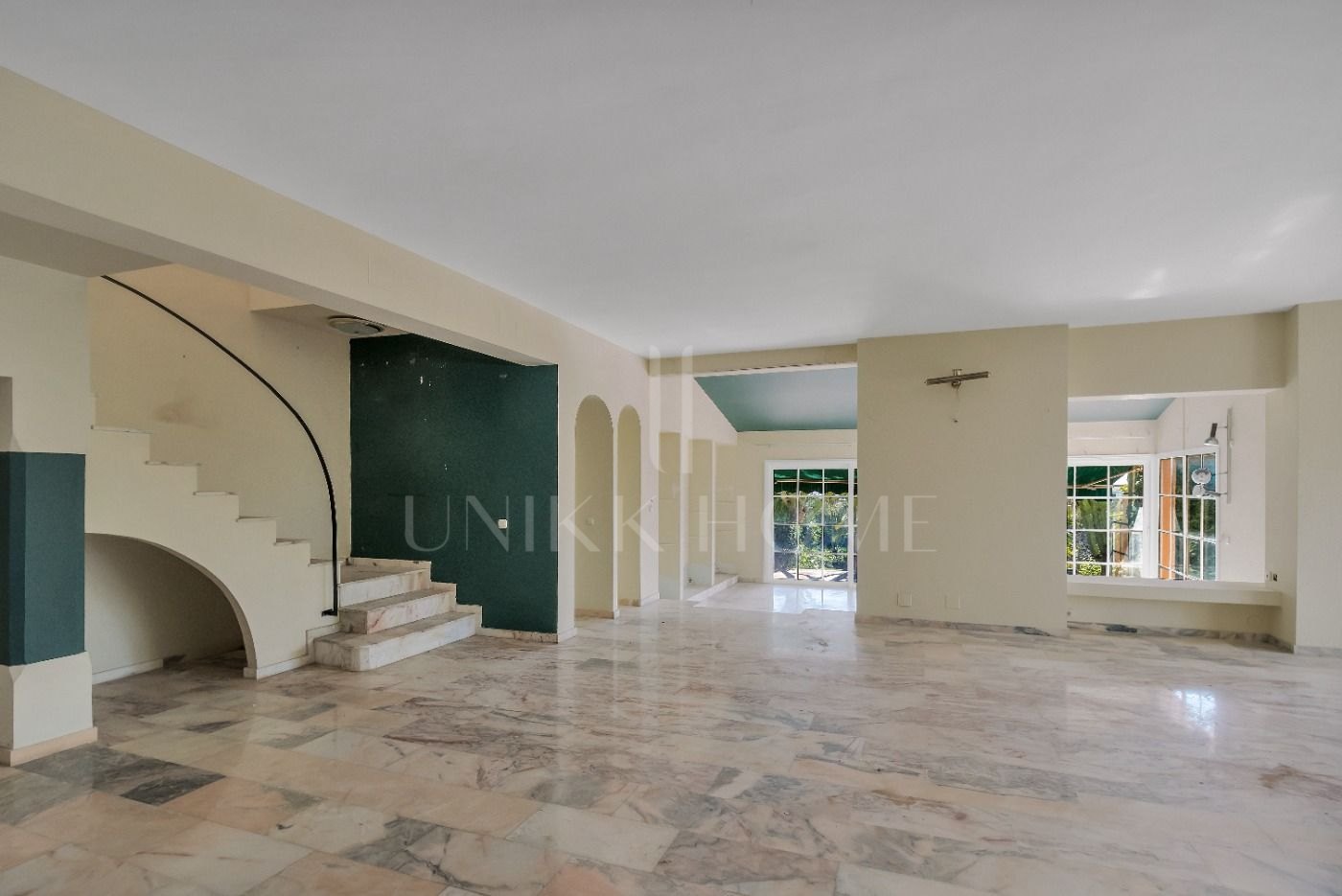 Oportunidad de Inversión, dos casas “hermanas” con gran jardín en Atalaya Golf, Estepona