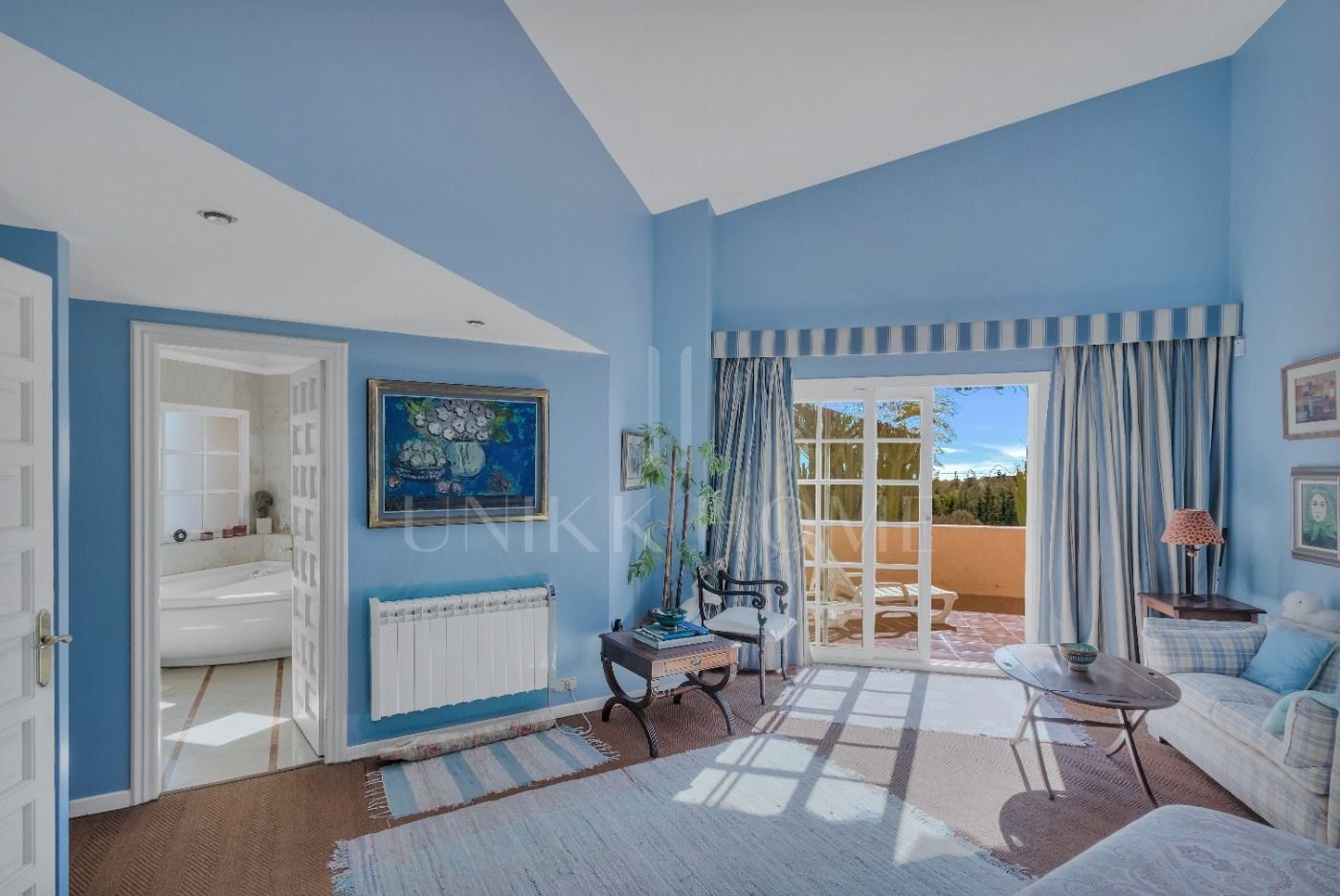 Oportunidad de Inversión, dos casas “hermanas” con gran jardín en Atalaya Golf, Estepona