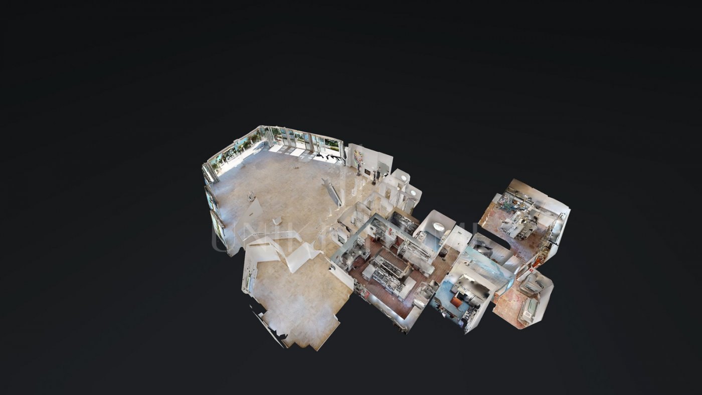 Restaurant and Plot with Project for a Business Center in El Pilar – El Paraíso, Estepona