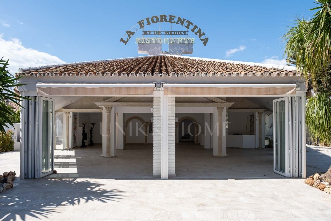 Restaurant and Plot with Project for a Business Center in El Pilar – El Paraíso, Estepona