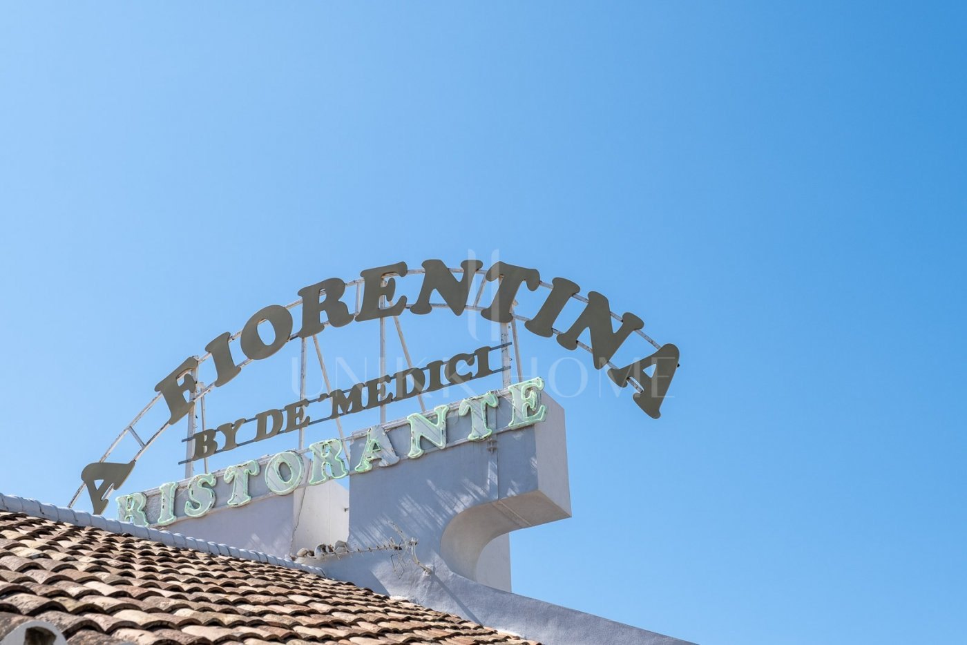 Restaurant and Plot with Project for a Business Center in El Pilar – El Paraíso, Estepona