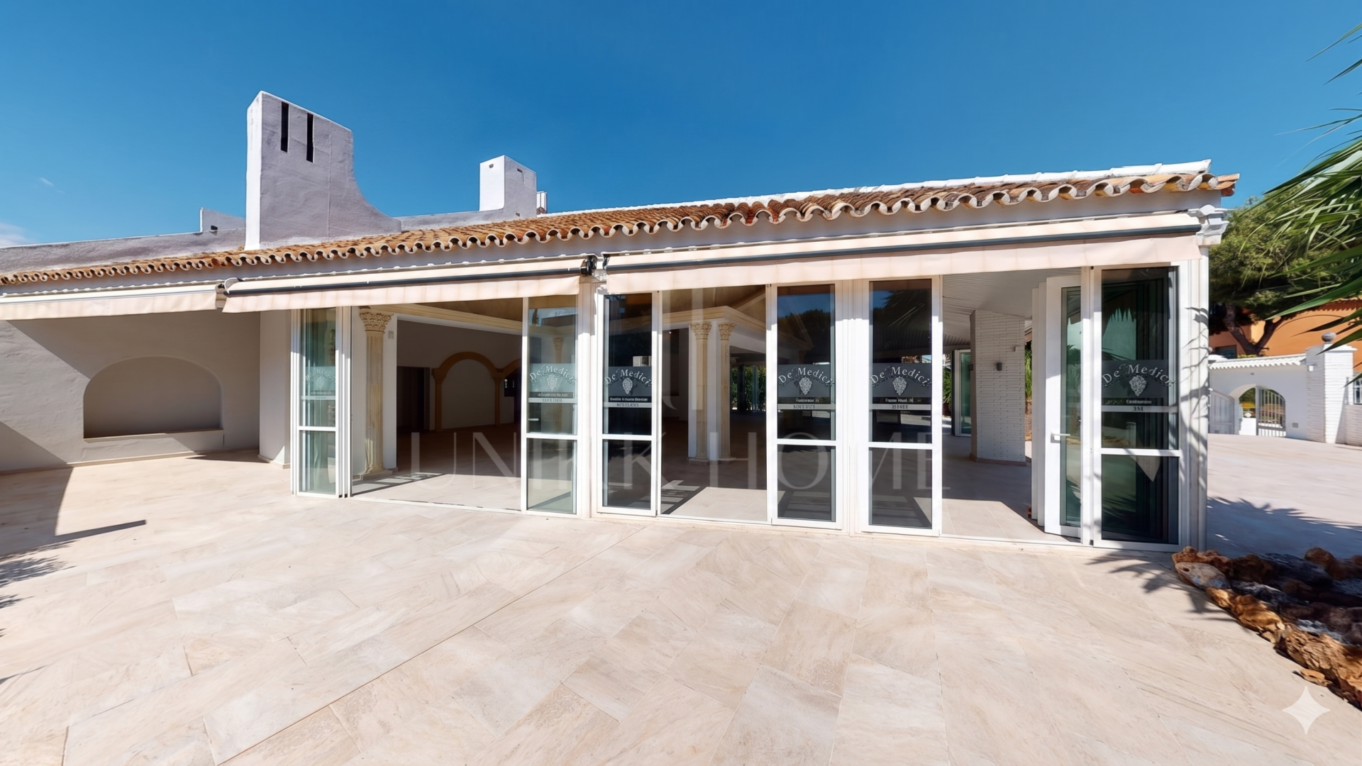 Restaurant and Plot with Project for a Business Center in El Pilar – El Paraíso, Estepona.