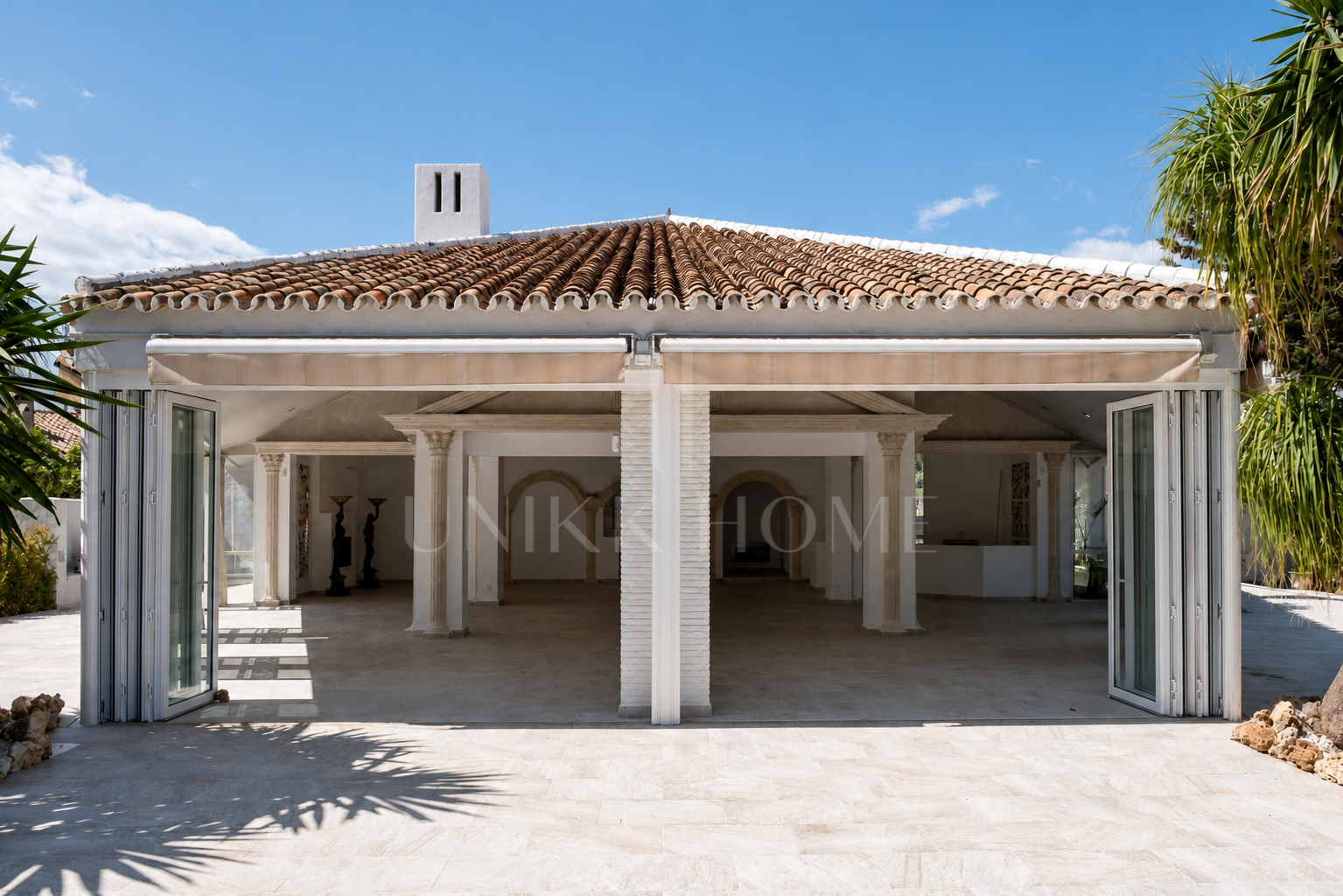 Restaurant and Plot with Project for a Business Center in El Pilar – El Paraíso, Estepona.