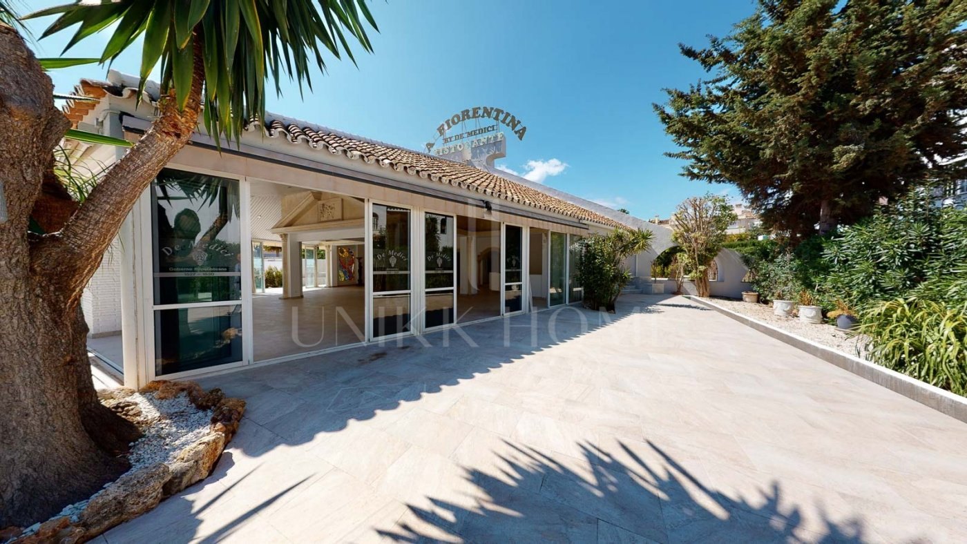 Restaurant and Plot with Project for a Business Center in El Pilar – El Paraíso, Estepona