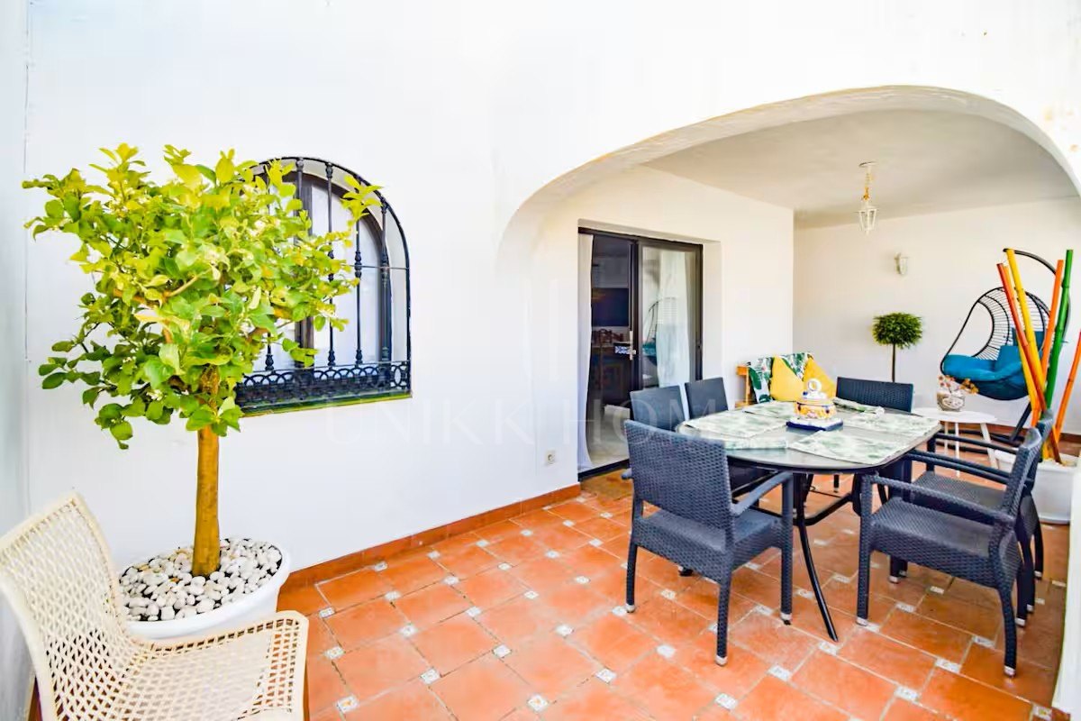 Townhouse Just 100 Metres from the Sea – Sun, Space & Investment Opportunity!