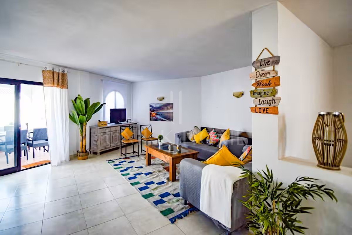 Townhouse Just 100 Metres from the Sea – Sun, Space & Investment Opportunity!