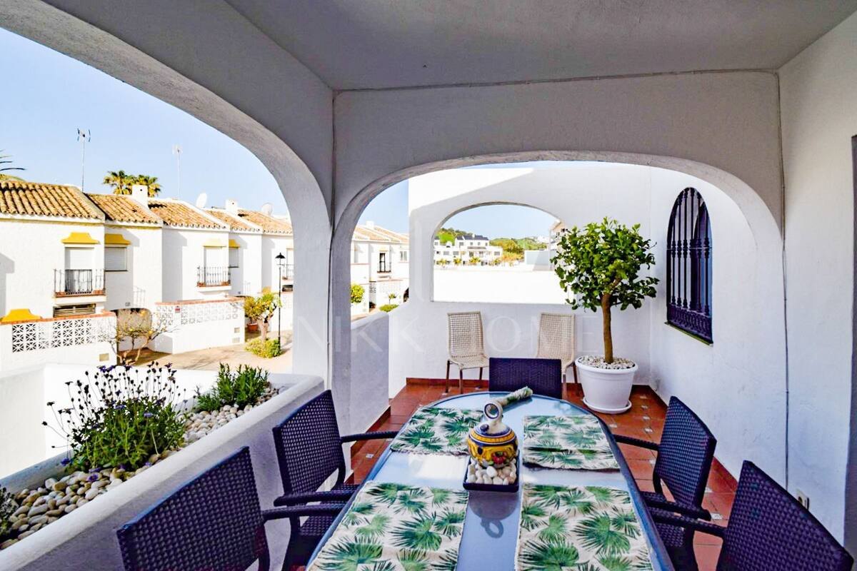 Townhouse Just 100 Metres from the Sea – Sun, Space & Investment Opportunity!